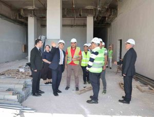 Rektör Kent, Diş Hekimliği Fakültesi hastahane binası inşaatında incelemelerde bulundu