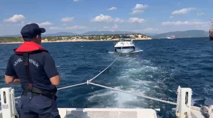 Sürüklenen teknedeki 4 kişi kurtarıldı