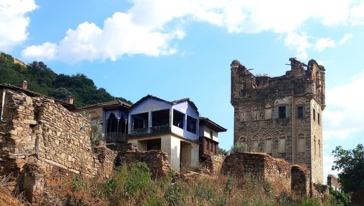 Tarihi Arpaz Kulesi ve Beyler Konağı çökme tehlikesiyle karşı karşıya