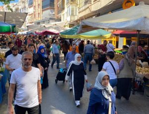 Tarihi Salı Pazarı’nda bayram bereketi