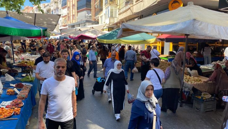 Tarihi Salı Pazarı’nda bayram bereketi