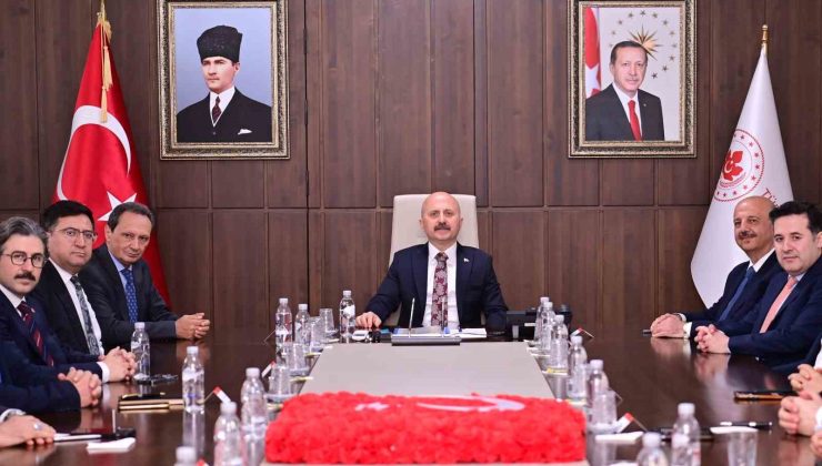 Vali Varol, vali yardımcıları ve kaymakamlarla bir araya geldi