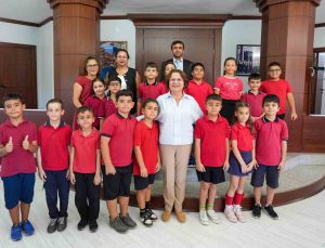 Başkan Gençay, minik misafirlerini ağırladı