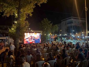 Buharkentliler açık hava sinemasında buluştu