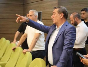 Efeler Belediyesi Muzaffer İzgü Salonu yeni yüzüyle sanatseverleri bekliyor