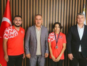 Gençlik ve Spor İl Müdürü Yığmatepe başarılı sporcuyu ağırladı