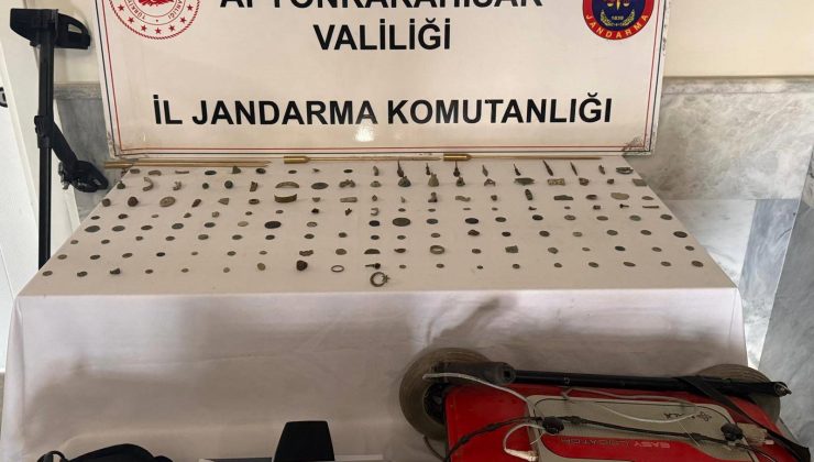 Jandarma tarihi eser niteliği taşıyan 150 adet sikke ve obje ele geçirdi