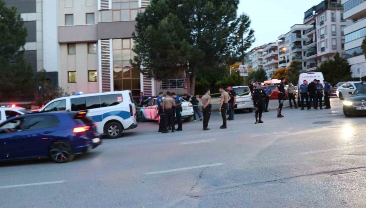 Küçük çocuğun gözü önünde 2 kadına kurşun yağdırdı