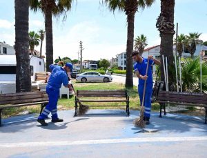 Kuşadası’nda sahil ve yürüyüş yollarında kapsamlı bakım çalışması