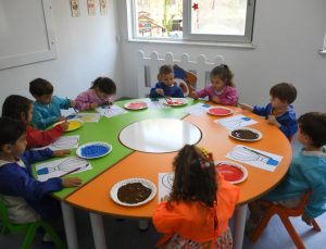 Kuşadası’ndaki Çocuk Gelişim Merkezi yazın da hizmet vermeye devam ediyor