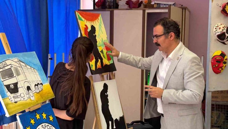 Öğrenciler eserlerini görücüye çıkardı