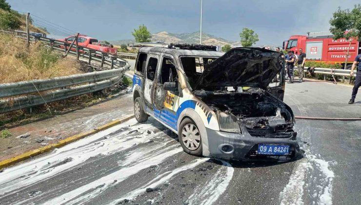 Polis aracı alevlere teslim oldu