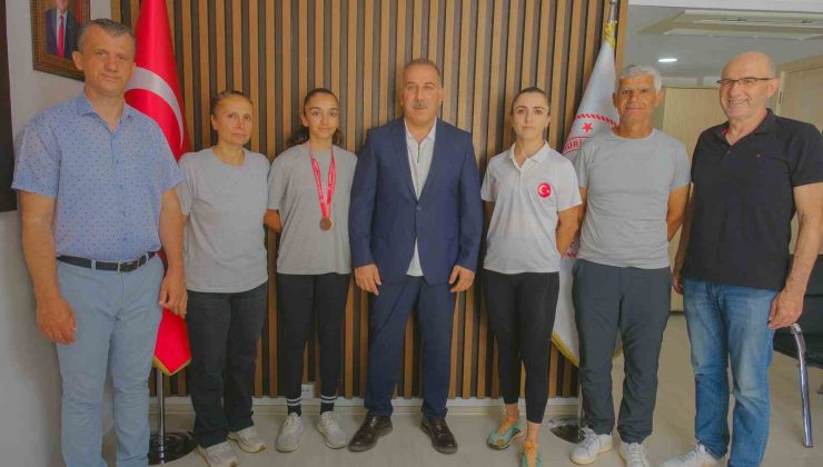 Türkiye üçüncüsü bisikletçi Hena Aydın’a döndü