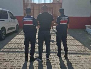 Uyuşturucu ve hırsızlık suçlarından aranan 2 hükümlü yakalandı