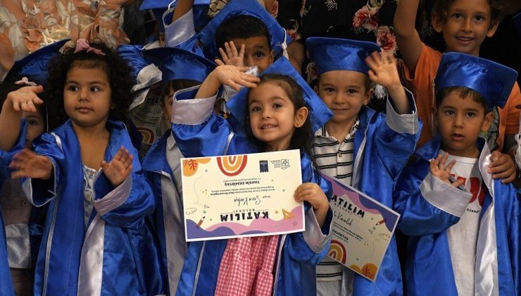 Anne Baba Çocuk Merkezi’ndeki minikler mezun oldu