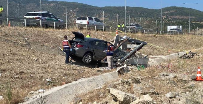 Aydın-Denizli otoyolunda ilginç kaza: Kulübesinde bekleyen bekçi kazada hayatını kaybetti
