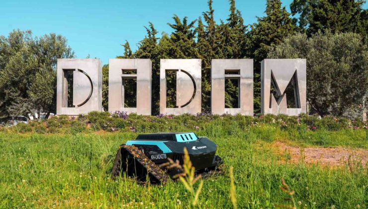Çim biçme robotunun ilk saha denemesine katıldı