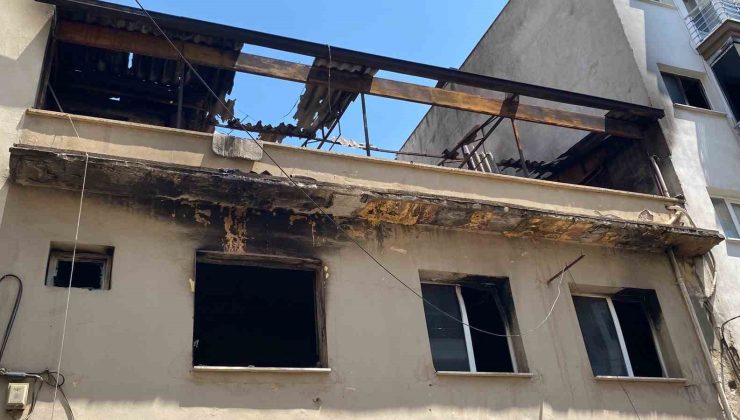 Evini ateşe verdi, alevler geceyi aydınlattı