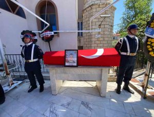 Kazada hayatını kaybeden uzman çavuş, al bayraklı tabutla son yolculuğuna uğurlandı