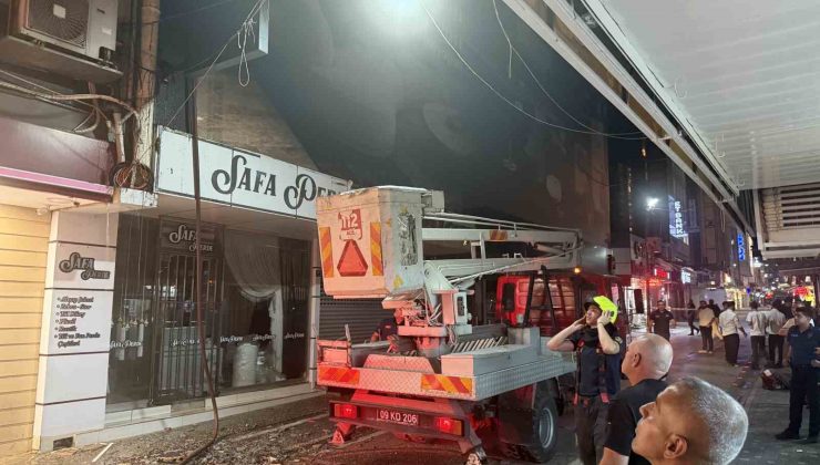 Kedi kurtarmaya gelen itfaiye erleri AVM’de çıkan yangını büyümeden söndürdü