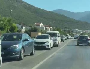 Kuşadası’nda milli park dönüşü yoğunluğu oluştu
