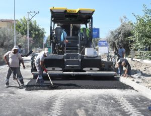 Kuşadası’nda sıcak asfalt çalışmasında sona gelindi