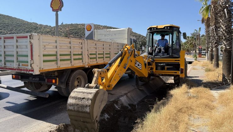 Kuşadası’nda su kanallarının bakım ve temizlik çalışması devam ediyor