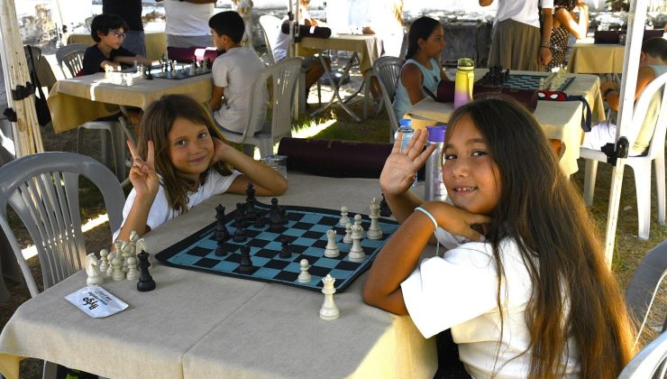 Kuşadası’nda uluslararası satranç turnuvası düzenlendi