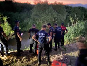 Menderes Nehri’ne atlayan şahıs kurtarıldı