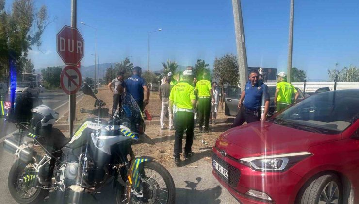 Otomobil aydınlatma direğine çarptı: 2 yaralı