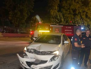 Otomobil ile motosiklet kafa kafaya çarpıştı