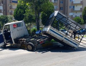 Otomobille çarpışan kamyonet refüje çıktı: 1 yaralı