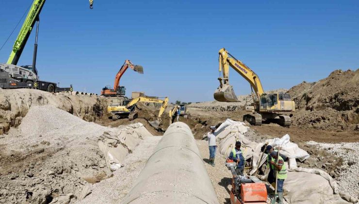 Proje tamamlandığında su kaybı en aza inecek, dev boruların montajı yapılıyor