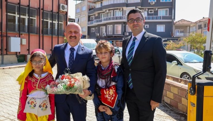Vali Varol, Yenipazar’da kurumları ziyaret edip vatandaşlarla buluştu