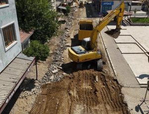 Yenipazar’da yol yenileme çalışmaları Yörük Ali Efe Caddesi’nde sürüyor