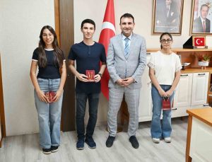 YKS’de Türkiye derecesi yapan Aydınlı öğrenciler ödüllendirildi