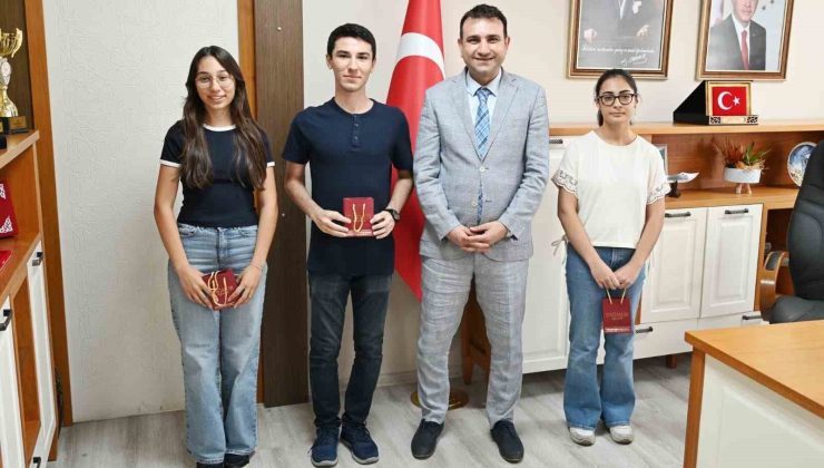 YKS’de Türkiye derecesi yapan Aydınlı öğrenciler ödüllendirildi