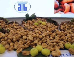 Aydın’da sezonun ilk kuru inciri 850 liradan satıldı