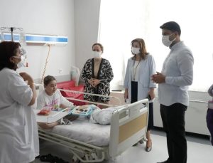 Aydın’da tedavi gören minik hastalara moral oldular