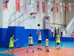 Buharkent’te genç basketbolcular kıyasıya mücadele etti