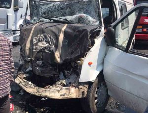 Buharkent’te minibüsler çarpıştı: 8 yaralı