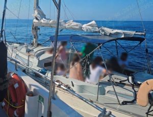 Didim açıklarında 16 düzensiz göçmen yakalandı: 1 şüpheli tutuklandı