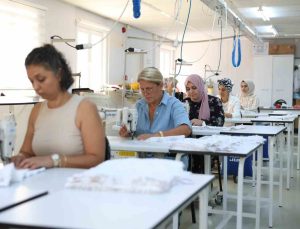 Didim’de kadınlar dikiş öğrenirken üretime de katkı sağlıyor