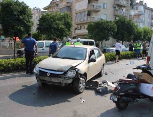 Direksiyon hakimiyetini kaybetti, karşı şeritteki otomobile çarptı