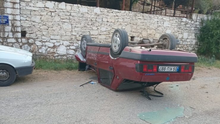 Kontrolden çıkan otomobil ters döndü