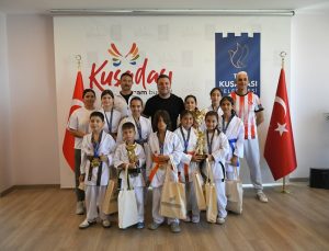 Kuşadalı genç karateciler Bursa’dan madalyalarla döndü