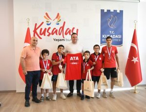 Kuşadası Belediye Başkan Vekili Demirtaş şampiyon güreşçileri ağırladı