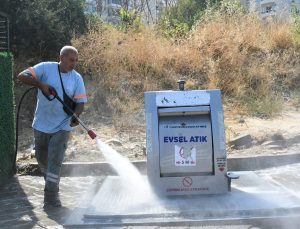 Kuşadası’nda temizlik mesaisi aralıksız sürüyor