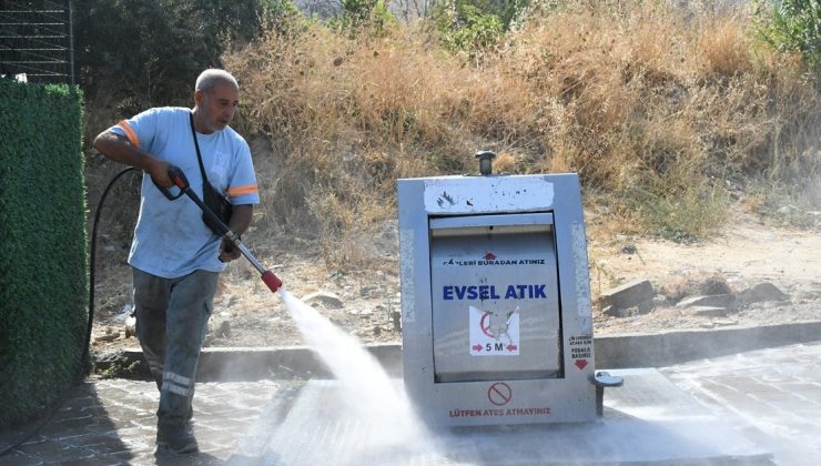 Kuşadası’nda temizlik mesaisi aralıksız sürüyor