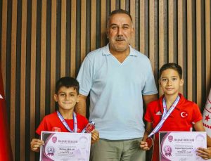Türkiye derecesi yapan minik güreşçiler milli takım kampına gidiyor